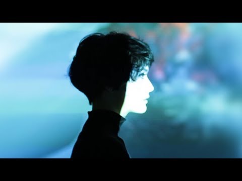 thy veils in brightness